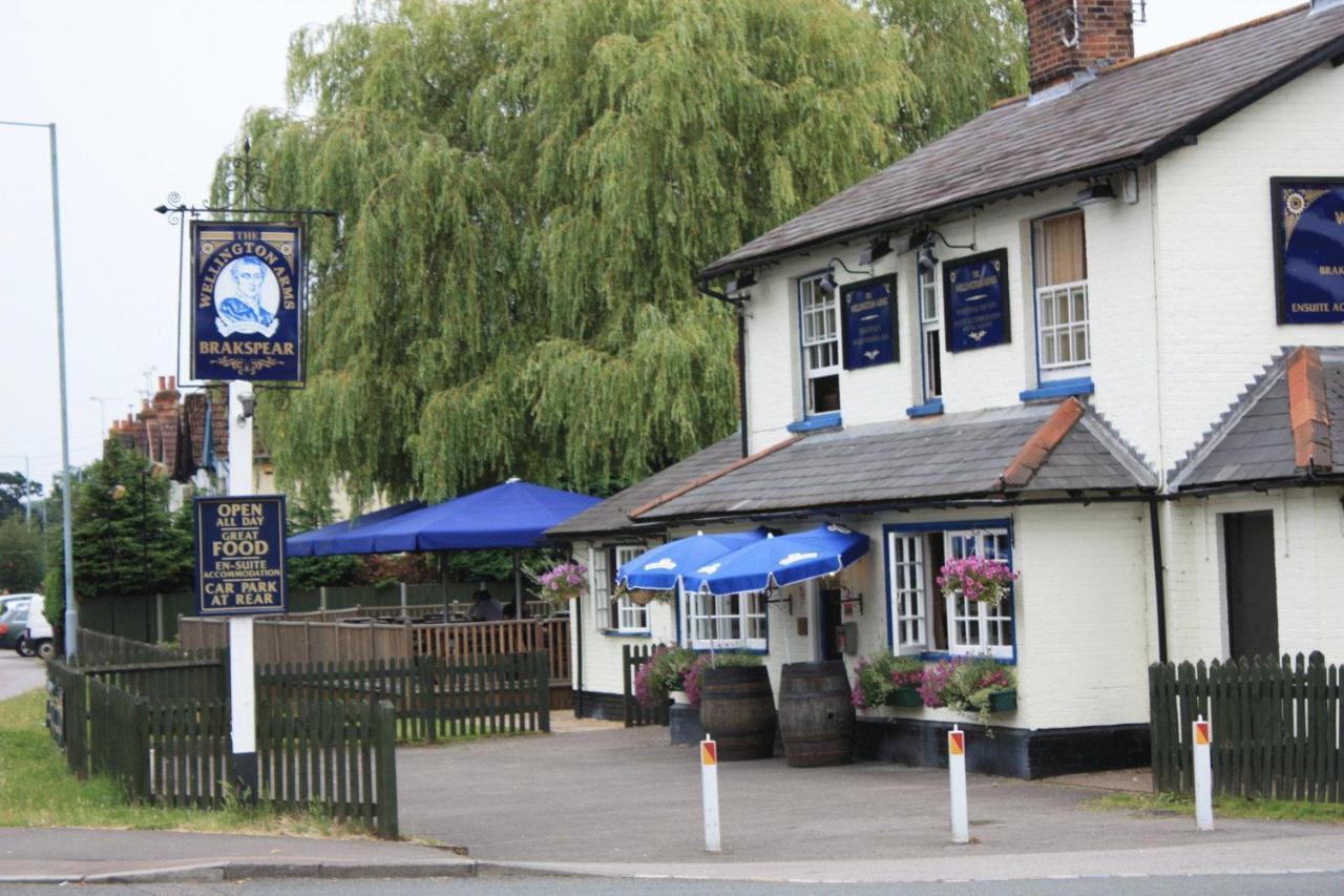 The Wellington Arms Hotel Sandhurst  Exterior foto